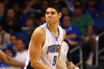 体育NBA季前赛：贝尔坦斯12分 雷霆122-121逆转马刺